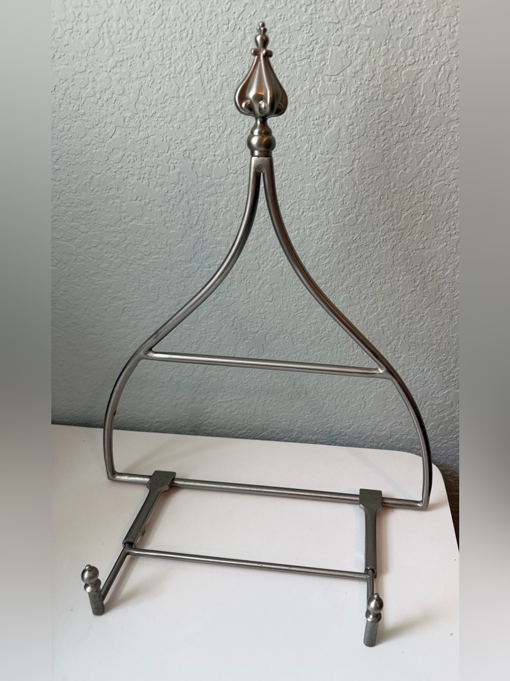 Southern Living at Home Astoria Cookbook Stand